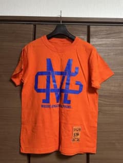 オレンジ グラフィックTシャツのサムネイル