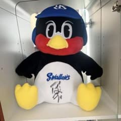 つば九郎　サイン入りぬいぐるみ つば九郎 サイン ぬいぐるみ - メルカリ