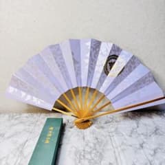 【新品・京扇堂】箔一 金沢箔扇子 彩美 藤鼠（ふじねず）金箔 葉模様 舞扇子 箱 新品・京扇堂】箔一 金沢箔扇子 彩美 藤鼠（ふじねず）金箔 葉模様 舞