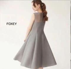 FOXEY シアー切り替えプリーツフレアーワンピース グレー FOXEY シアー切り替えプリーツフレアーワンピース グレー - メルカリ