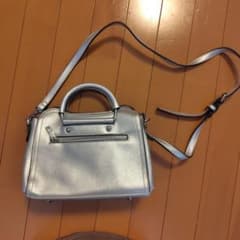 定価6000円シルバー 2way ショルダーバッグのサムネイル