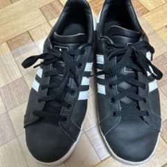 adidasのサムネイル