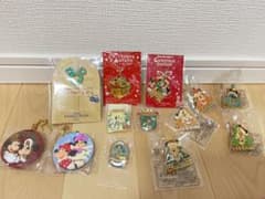 非売品　ディズニー　クリスマス　ストラップ・ピンバッジのサムネイル