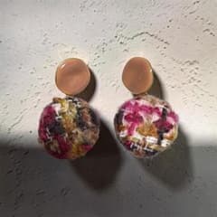 ツイードボールピアス ピンク系 ゴールドカラーのサムネイル