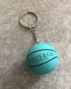 Tiffany & Co. バスケットボールキーホルダー チャーム - メルカリ