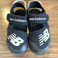new balance 黒 サンダル　つま先保護　17㎝のサムネイル