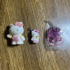 d*2様 【まとめ売り】ハローキティ フィギュア チャーム ストラップ 3点 サ d*2様 【まとめ売り】ハローキティ フィギュア チャーム ストラップ 3