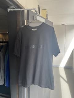 ESSENTIALS ブラック Tシャツ　sのサムネイル