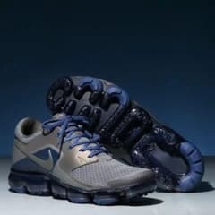 半額以下！！NIKE エアヴェイパーマックスRのサムネイル