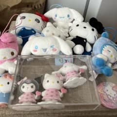 【サンリオ】キティ　マイメロ　シナモ　ぬいぐるみ　マスコット　まとめ売りのサムネイル