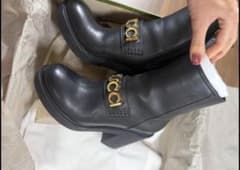GUCCI ブラックレザー ヒールブーツのサムネイル