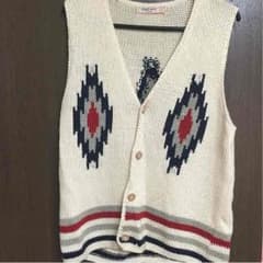 ニットのベストのサムネイル