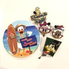 【お取り置き】DLR PCHグリル ドナルド缶バッジ & ドナルド ピン4点のサムネイル