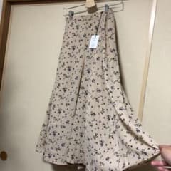 花柄ロングスカート　新品のサムネイル