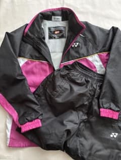 ヨネックス　140センチ　ヒートカプセル上下セット➕練習着にTシャツのサムネイル
