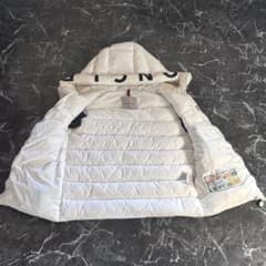 MONCLER ダウンベスト ホワイト フードロゴ - メルカリ