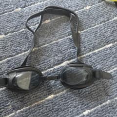 ブラック水泳用ゴーグル