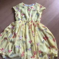 H&M 蝶柄 イエロー ワンピース 半袖のサムネイル