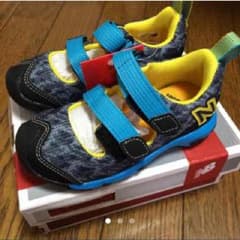 ニューバランス スニーカーサンダルのサムネイル