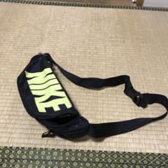 NIKEボディーバッグのサムネイル
