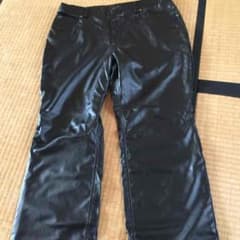 黒ズボンのサムネイル