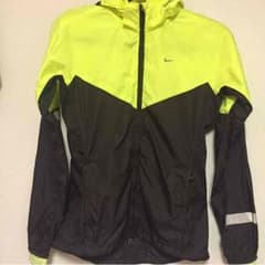 NIKEのサムネイル