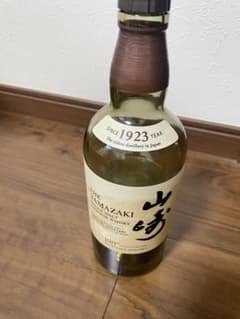 山崎ウイスキーと白州ウイスキーの空ビンセットのサムネイル