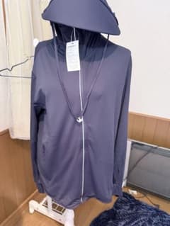 新品・未使用、タグ付きのUVラッシュガードです。のサムネイル