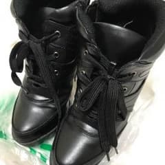 黒 厚底ショートブーツのサムネイル