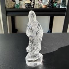 天然石水晶の観音様 置物 彫物NO.021401 - メルカリ