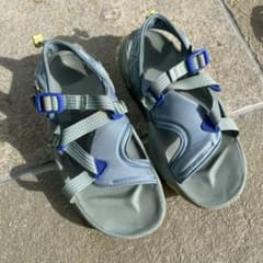 スポーツサンダル グレー ストラップ付き