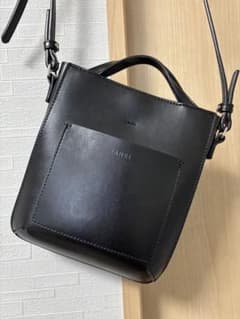 YAHKI ブラックレザーショルダーバッグのサムネイル