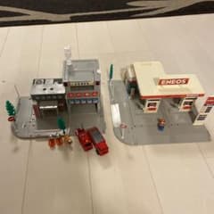 トミカ】中央消防署 ENEOSガソリンスタンド 消防車 消防犬 トミカ付き