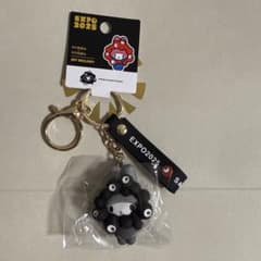 関西万博 ミャクミャク サンリオ キーホルダー 黒なりきり マイ