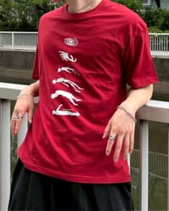 yolo 輪廻転生プリントTシャツ　レッドのサムネイル