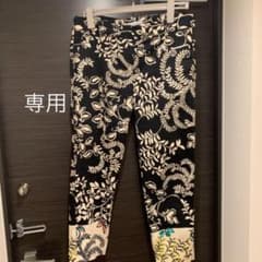 【美品】花柄パンツのサムネイル