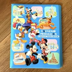 【レア】東京ディズニーリゾート スーベニアメダルブック（メダル45枚付）のサムネイル