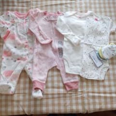 お値下げしました！新生児　女の子用　ロンパースのサムネイル
