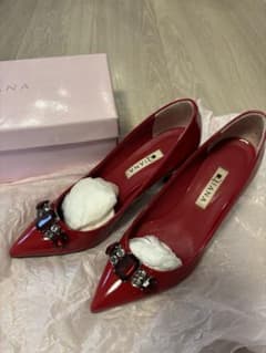 Diana ビジュー付きレッドパンプス DIANA レッド エナメル パンプス ビジュー付き 23cm - メルカリ
