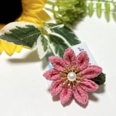 ブローチ~つまみ細工~のサムネイル