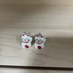 招き猫 モチーフ イヤリングのサムネイル
