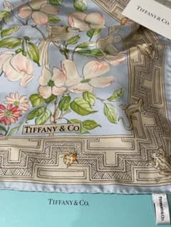 新品未使用】Tiffany & Co. 花と鳥のシルクスカーフ シルク100% - メルカリ