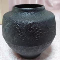 南部鉄器 鉄瓶 花瓶 葡萄文様 鋳物 伝統工芸のサムネイル