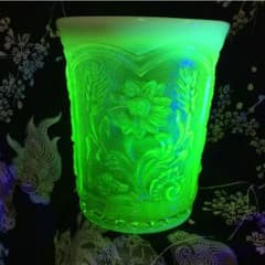 ウランガラス タンブラーです。綺麗に光ります。のサムネイル