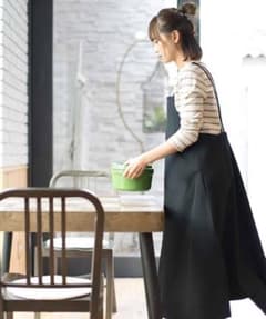 sarasa design  wストラップエプロンドレス（黒）のサムネイル