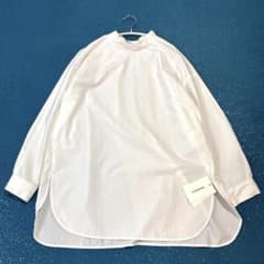【新品タグ付き/24SS】MIDIUMISOLID スタンドカラー ブラウス 白 新品タグ付き/24SS】MIDIUMISOLID スタンドカラー ブラウス 白 - メルカリ