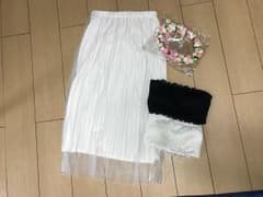 ホワイトレーススカート かんむり付きのサムネイル