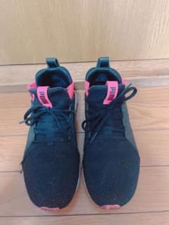 PUMA ブラック/ピンク スニーカーのサムネイル