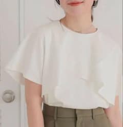 ⭐︎値下げ⭐︎機能性カットソーフレアデザイントップスのサムネイル