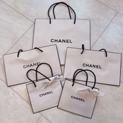 CHANEL ショップ袋 ホワイト　小さいサイズ匿名発送　即購入OK ショッパー CHANEL ショップ袋 5枚セット ホワイト 大・中・小 - メルカリ